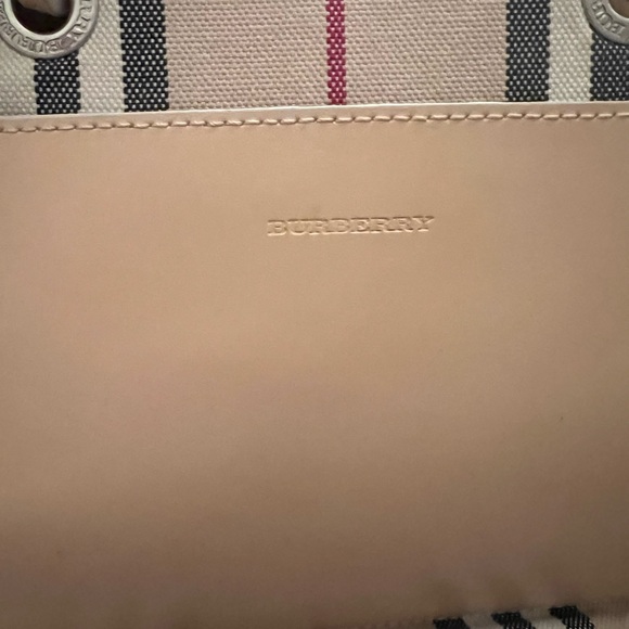Burberry Tote 👜 - Picture 1 of 4
